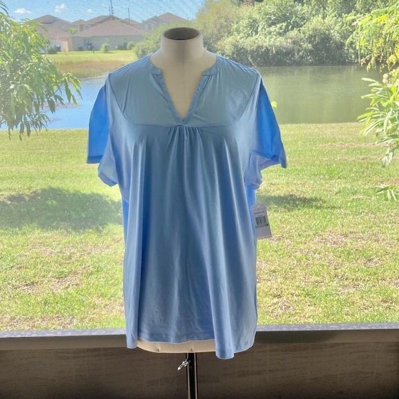 Tommy Hilfiger Tops - Tommy Hilfiger Women's Short Sleeve V-neck Shirt Blue size 1X NWT